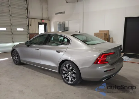 2020 Volvo S60 T6 Inscription z USA, uszkodzony, nr VIN 7JRA22TL7LG039133
